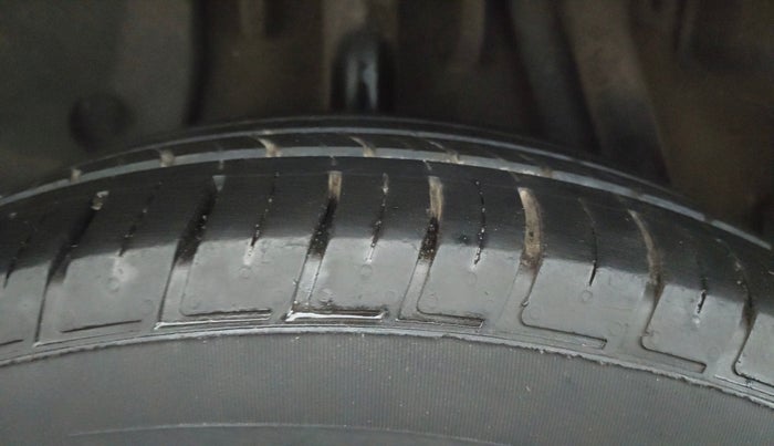 2021 Renault Duster RXS 1.3 TURBO PETROL MT, Petrol, Manual, 25,708 km, Right Rear Tyre Tread