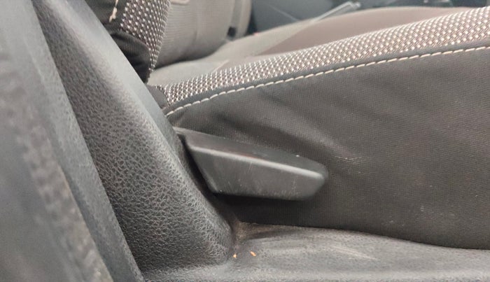 2021 Renault Duster RXS 1.3 TURBO PETROL MT, Petrol, Manual, 25,708 km, Driver Side Adjustment Panel