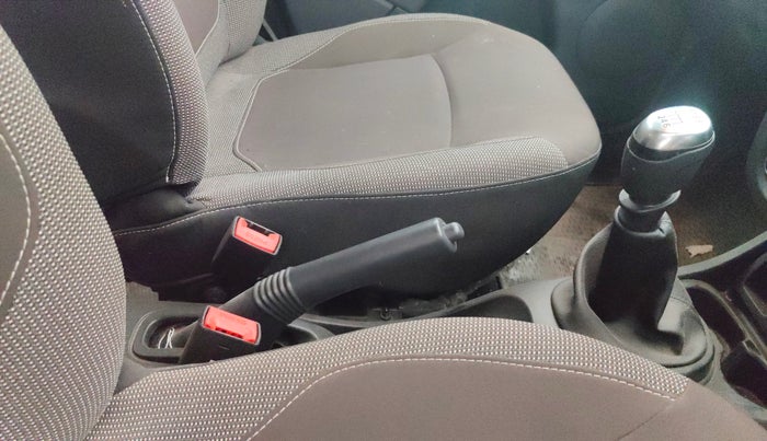 2021 Renault Duster RXS 1.3 TURBO PETROL MT, Petrol, Manual, 25,708 km, Gear Lever