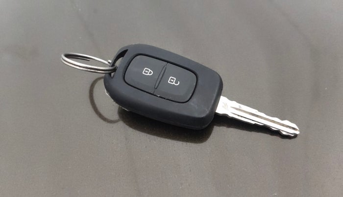 2021 Renault Duster RXS 1.3 TURBO PETROL MT, Petrol, Manual, 25,708 km, Key Close Up