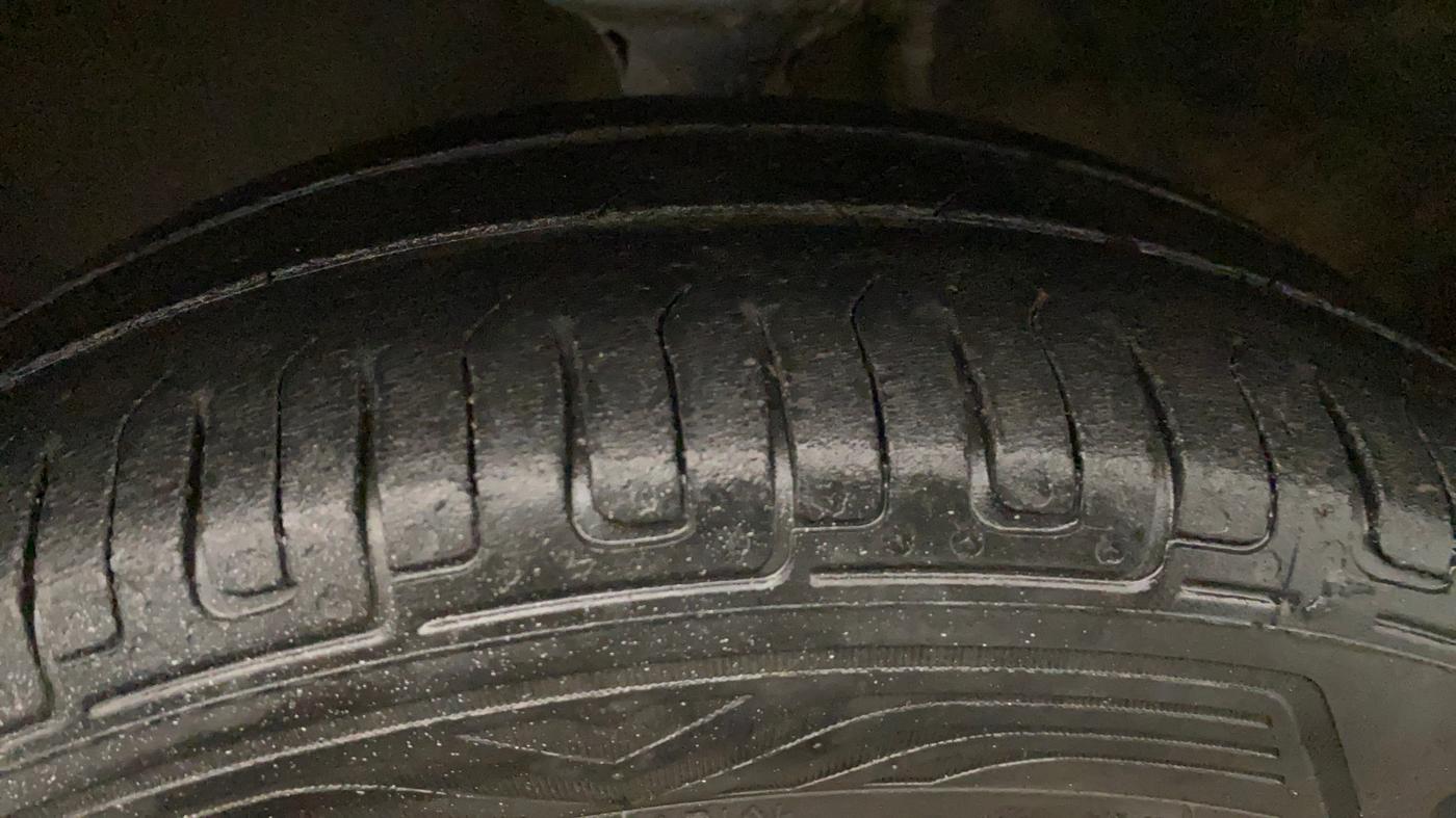 2019 Maruti Alto K10 LXI CNG (AIRBAG), CNG, Manual, 85,974 km, Left Front Tyre Tread