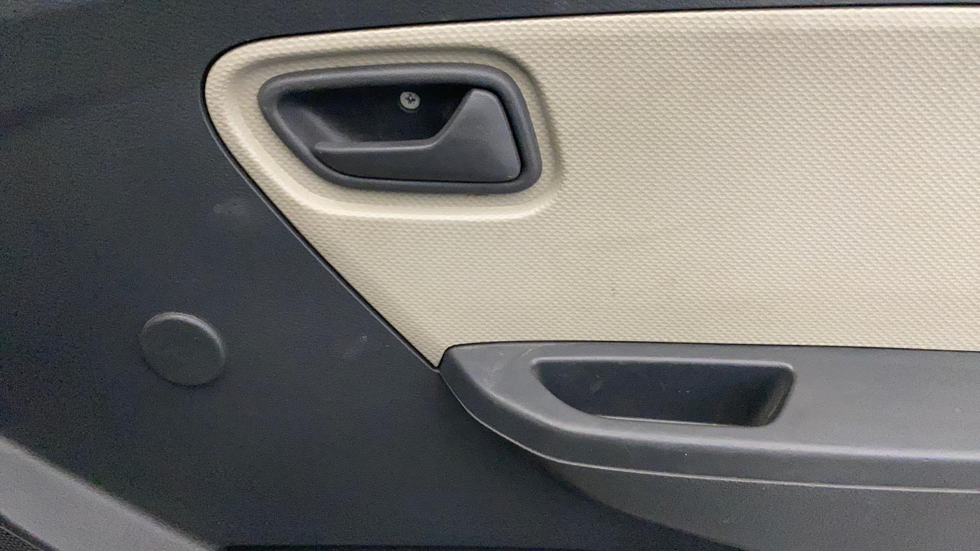 2019 Maruti Alto K10 LXI CNG (AIRBAG), CNG, Manual, 85,974 km, Driver Side Door Panels Control
