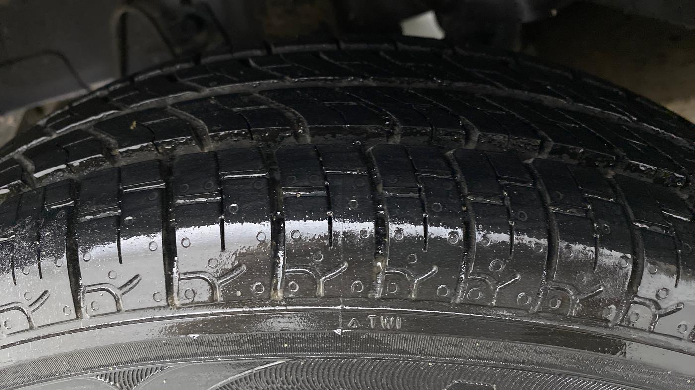 2016 Hyundai Eon D-LITE+, Petrol, Manual, 29,635 km, Right Rear Tyre Tread