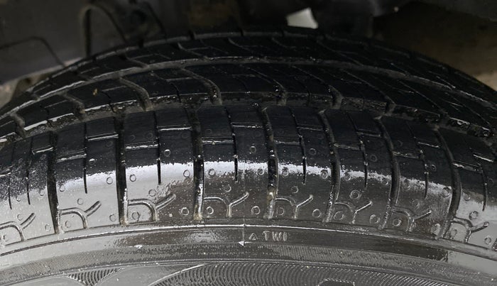2016 Hyundai Eon D-LITE+, Petrol, Manual, 29,635 km, Right Rear Tyre Tread