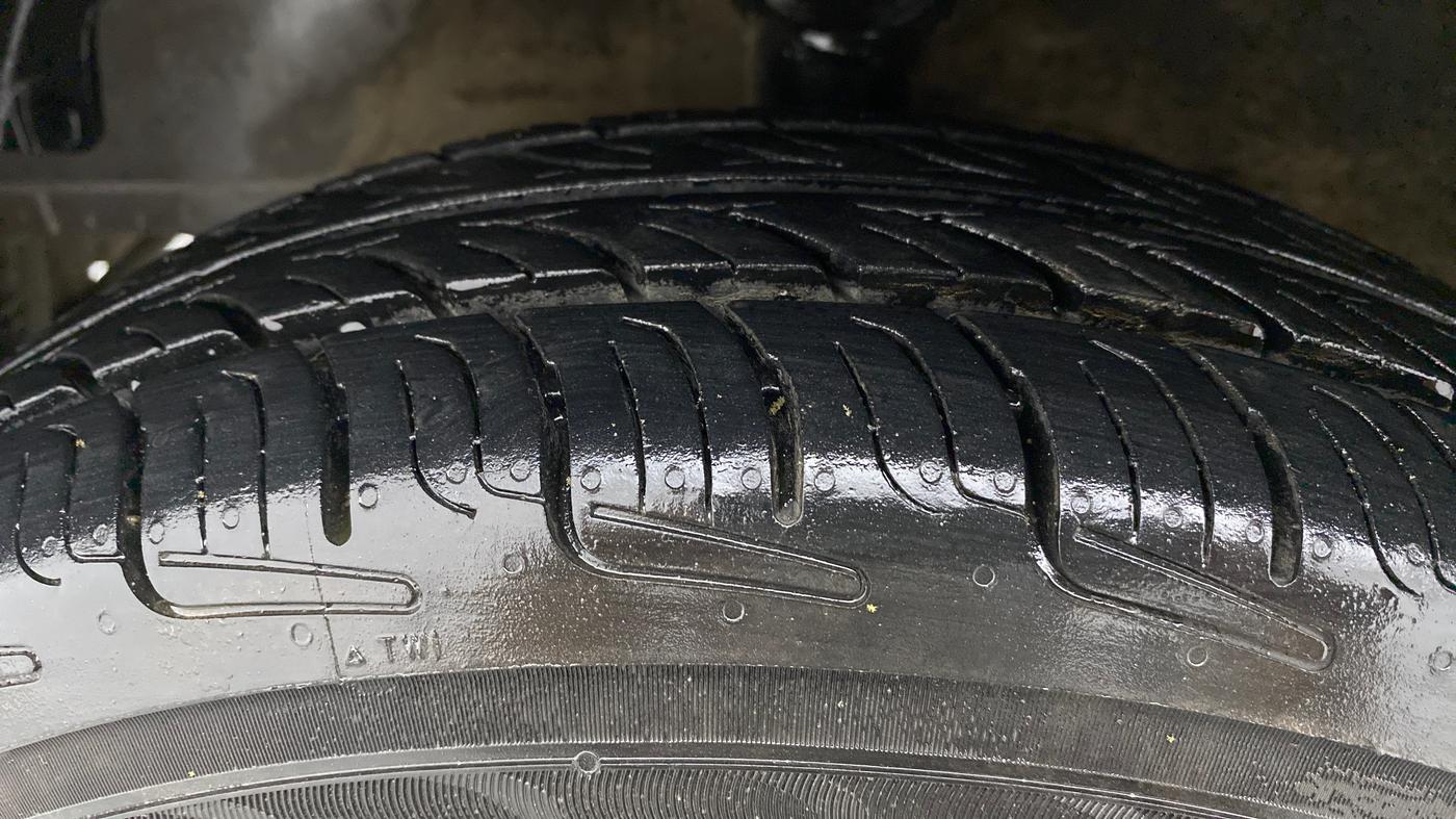 2016 Hyundai Eon D-LITE+, Petrol, Manual, 29,635 km, Left Front Tyre Tread