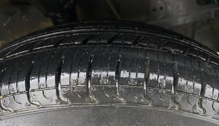 2016 Hyundai Eon D-LITE+, Petrol, Manual, 29,635 km, Right Front Tyre Tread