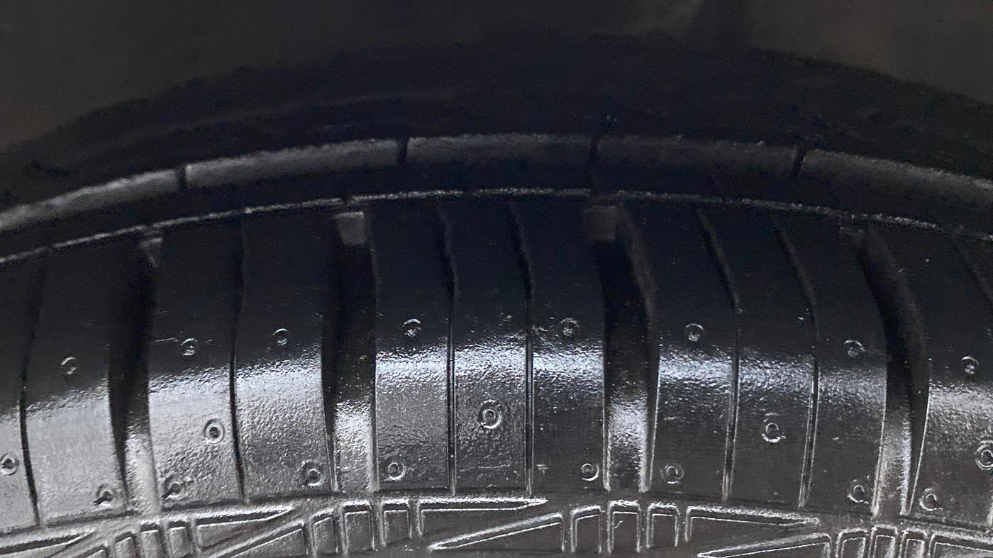 2010 Hyundai i10 MAGNA 1.2, Petrol, Manual, 47,037 km, Right Front Tyre Tread