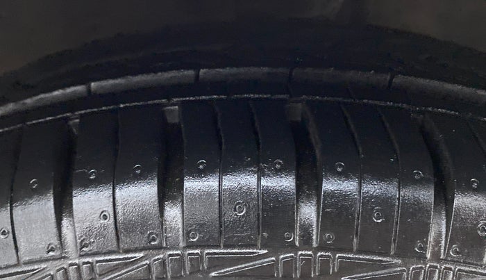 2010 Hyundai i10 MAGNA 1.2, Petrol, Manual, 47,037 km, Right Front Tyre Tread