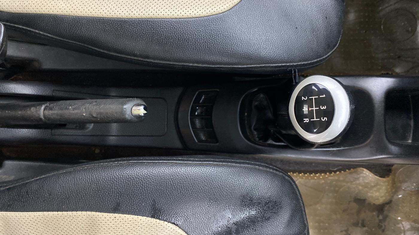 2014 Maruti Wagon R 1.0 VXI, Petrol, Manual, 68,936 km, Gear Lever
