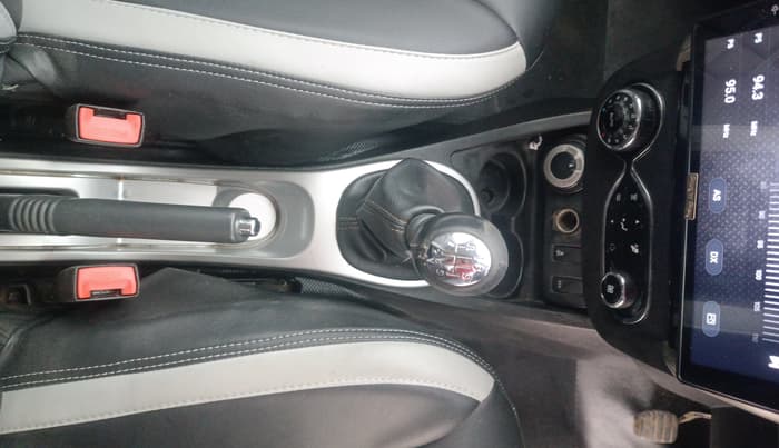 2016 Renault Duster 110 PS RXZ 4X4 MT ADVENTURE EDITION, Diesel, Manual, 1,13,328 km, Gear Lever