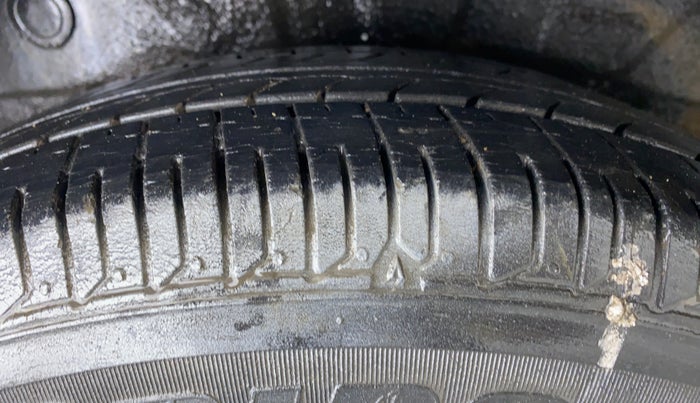 2016 Hyundai i10 SPORTZ 1.1 IRDE2, Petrol, Manual, 34,610 km, Right Rear Tyre Tread