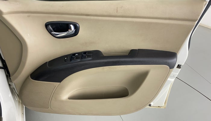 2016 Hyundai i10 SPORTZ 1.1 IRDE2, Petrol, Manual, 34,610 km, Driver Side Door Panels Control