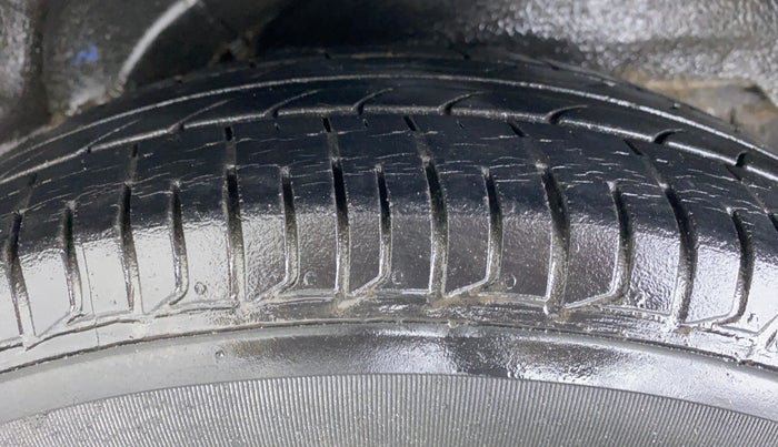 2016 Hyundai i10 SPORTZ 1.1 IRDE2, Petrol, Manual, 34,610 km, Left Rear Tyre Tread