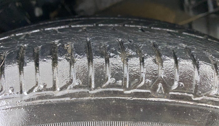 2016 Hyundai i10 SPORTZ 1.1 IRDE2, Petrol, Manual, 34,610 km, Right Front Tyre Tread