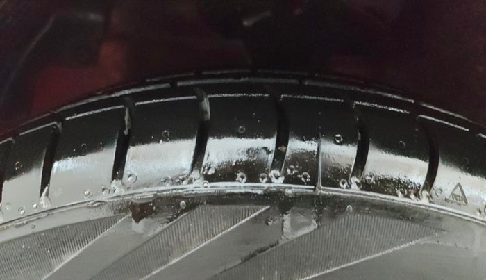 2017 Hyundai Eon MAGNA +, Petrol, Manual, 34,960 km, Left Front Tyre Tread