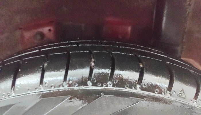 2017 Hyundai Eon MAGNA +, Petrol, Manual, 34,960 km, Left Rear Tyre Tread