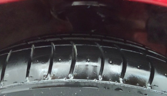 2017 Hyundai Eon MAGNA +, Petrol, Manual, 34,960 km, Right Front Tyre Tread