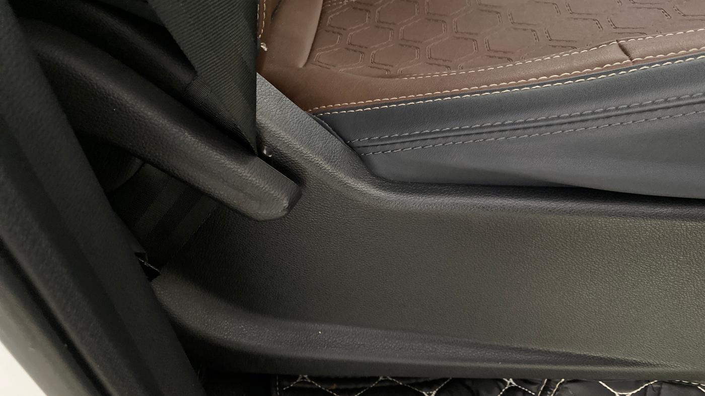 2023 Mahindra SCORPIO-N Z2 PETROL MT 7 STR, Petrol, Manual, 18,151 km, Driver Side Adjustment Panel