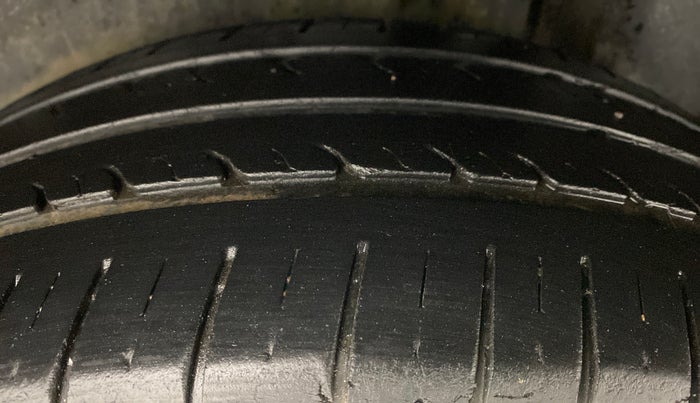 2014 Maruti Ciaz ZXI AMT, Petrol, Automatic, 43,773 km, Left Rear Tyre Tread