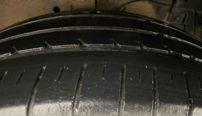 2014 Maruti Ciaz ZXI AMT, Petrol, Automatic, 43,773 km, Right Front Tyre Tread