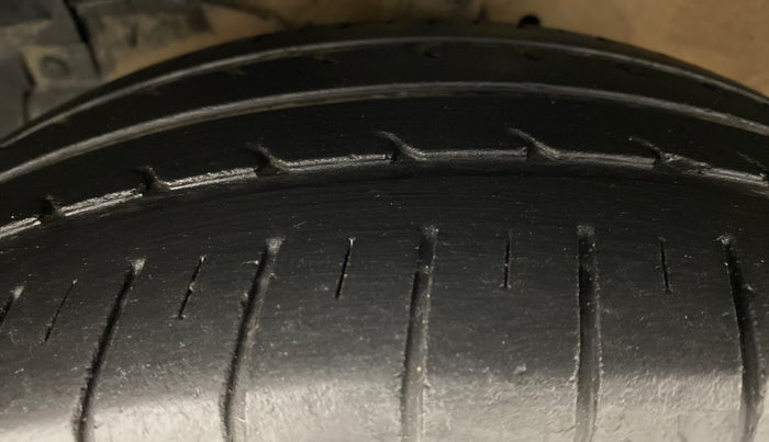 2014 Maruti Ciaz ZXI AMT, Petrol, Automatic, 43,773 km, Left Front Tyre Tread