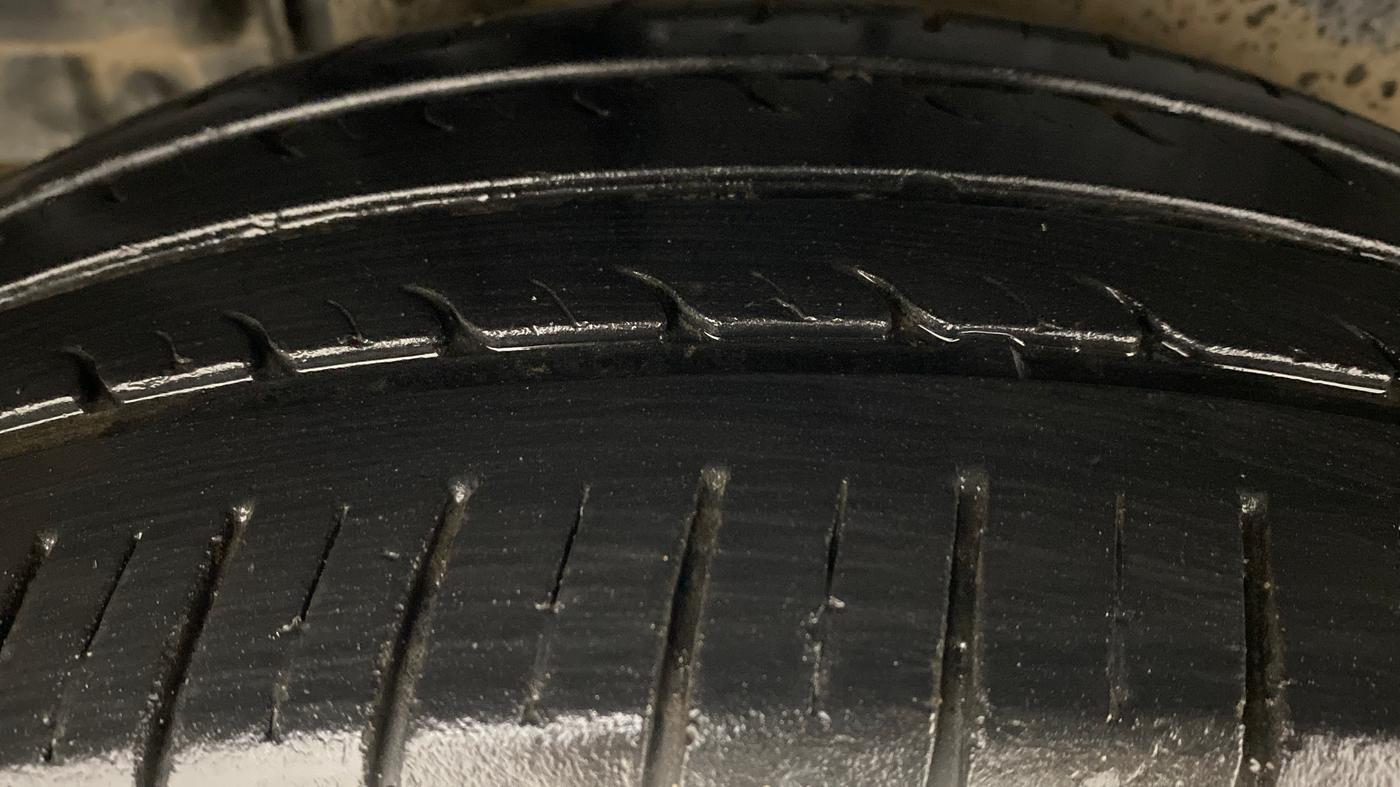 2014 Maruti Ciaz ZXI AMT, Petrol, Automatic, 43,773 km, Right Rear Tyre Tread
