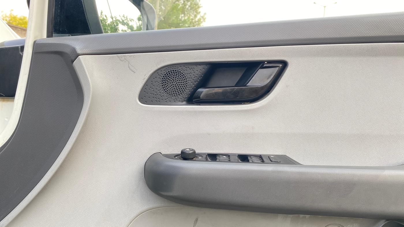 2020 Tata ALTROZ XT PETROL, Petrol, Manual, 1,23,702 km, Driver Side Door Panels Control