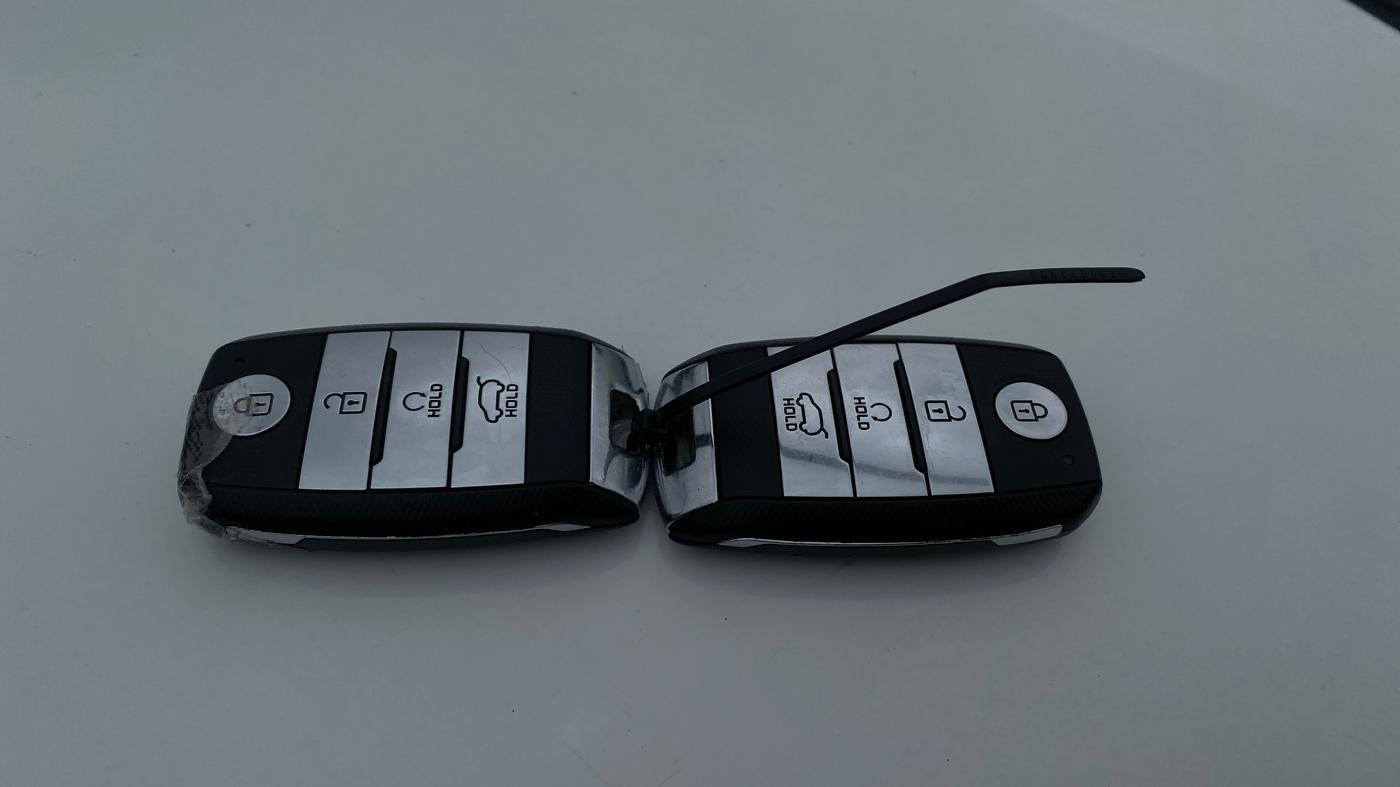 2023 KIA SONET HTX PLUS 1.0 IMT, Petrol, Manual, 65,615 km, Key Close Up