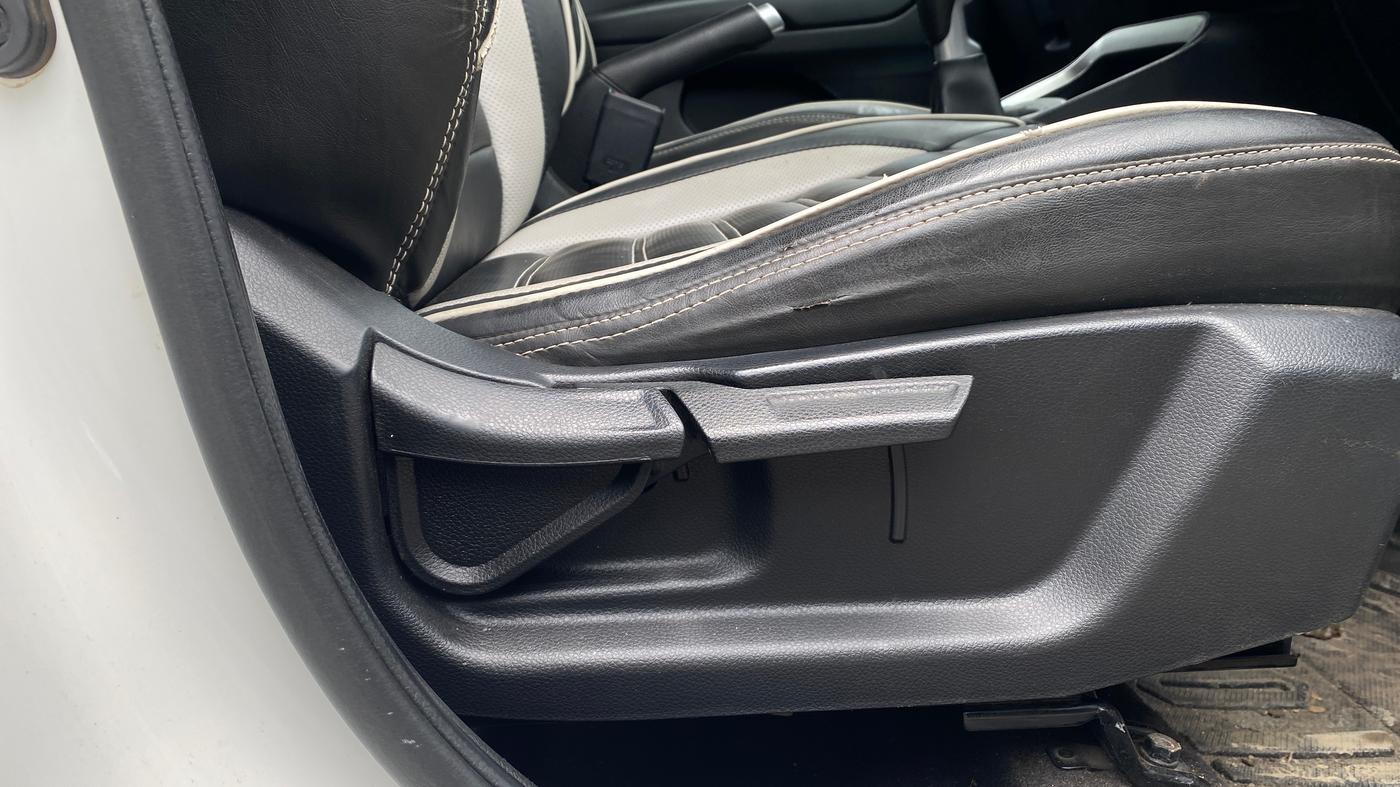 2023 KIA SONET HTX PLUS 1.0 IMT, Petrol, Manual, 65,615 km, Driver Side Adjustment Panel