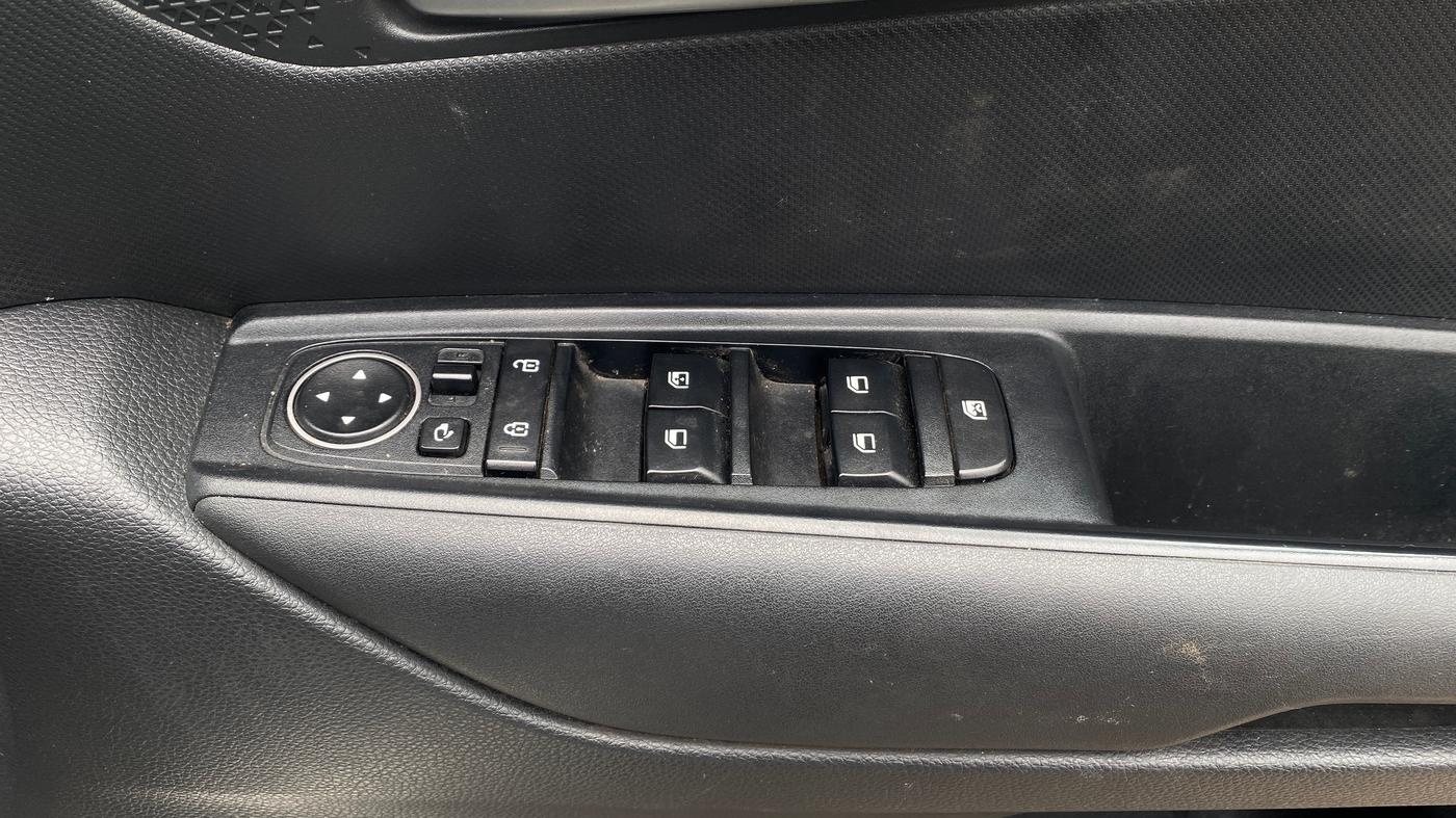2023 KIA SONET HTX PLUS 1.0 IMT, Petrol, Manual, 65,615 km, Driver Side Door Panels Control