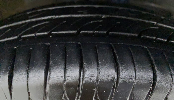 2018 Maruti Wagon R 1.0 LXI CNG, CNG, Manual, 63,646 km, Right Front Tyre Tread
