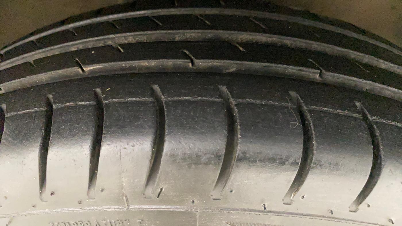 2010 Maruti Alto LXI, Petrol, Manual, 98,628 km, Right Front Tyre Tread