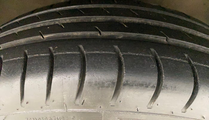 2010 Maruti Alto LXI, Petrol, Manual, 98,628 km, Right Front Tyre Tread