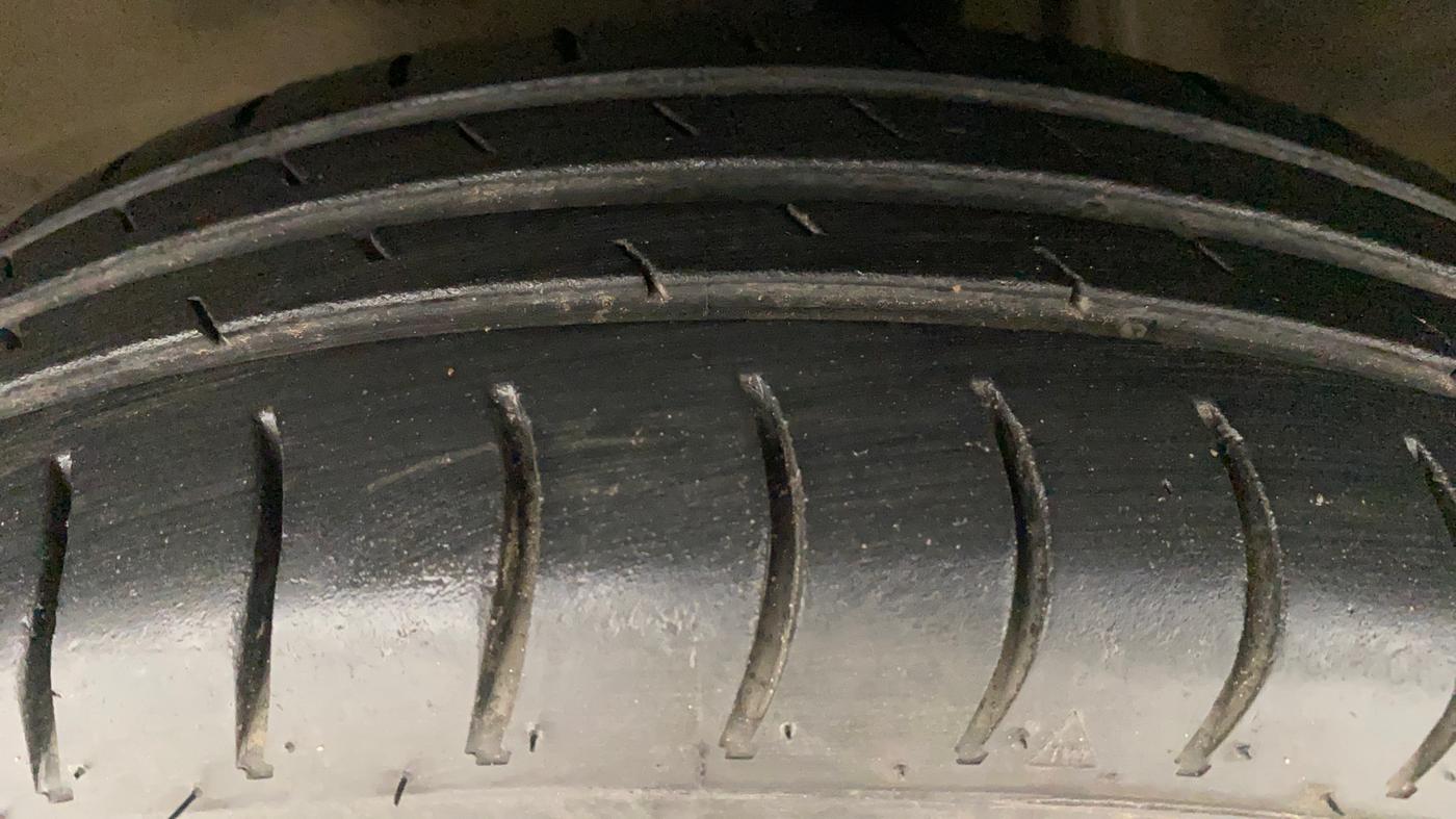 2010 Maruti Alto LXI, Petrol, Manual, 98,628 km, Left Front Tyre Tread