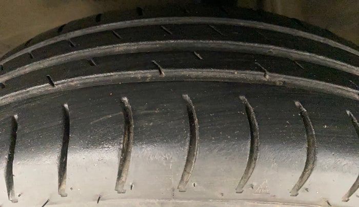 2010 Maruti Alto LXI, Petrol, Manual, 98,628 km, Left Front Tyre Tread