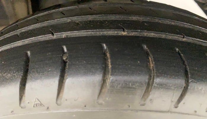 2010 Maruti Alto LXI, Petrol, Manual, 98,628 km, Left Rear Tyre Tread