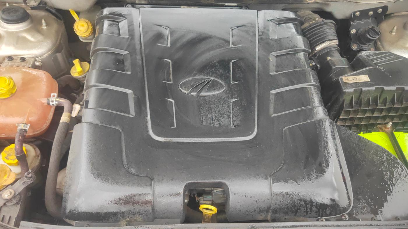 2021 Mahindra XUV500 W9, Diesel, Manual, 77,116 km, Engine View