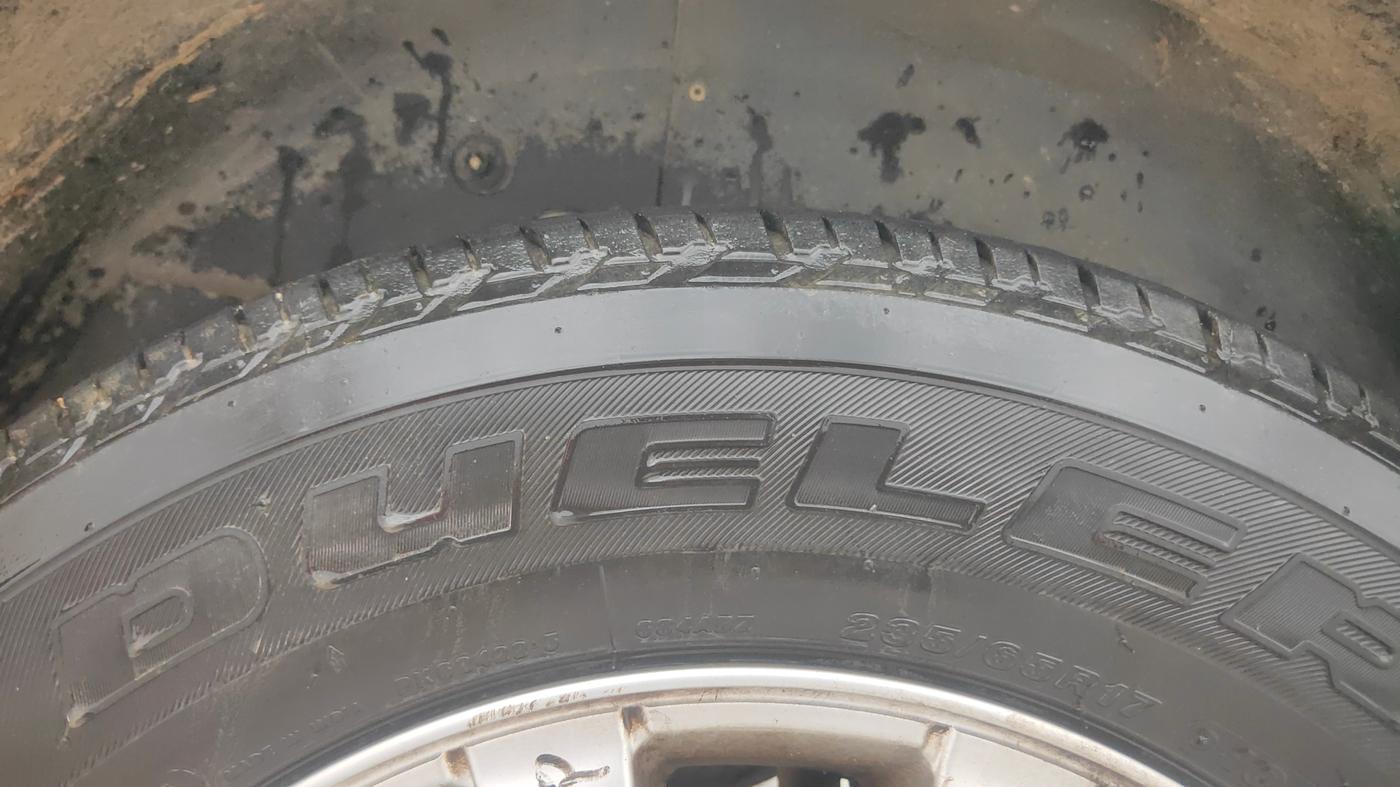 2021 Mahindra XUV500 W9, Diesel, Manual, 77,116 km, Right Rear Tyre Tread
