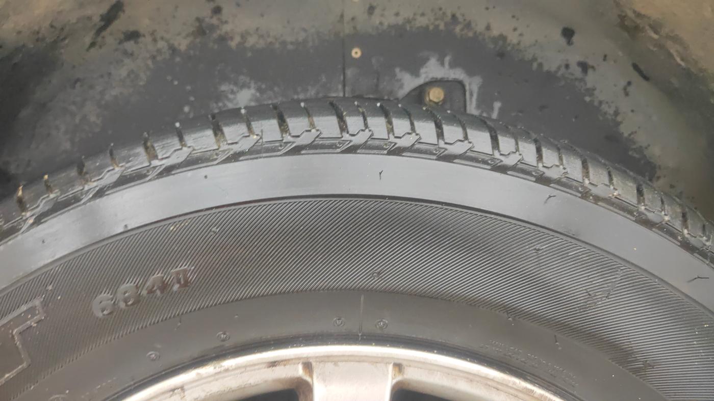2021 Mahindra XUV500 W9, Diesel, Manual, 77,116 km, Left Rear Tyre Tread