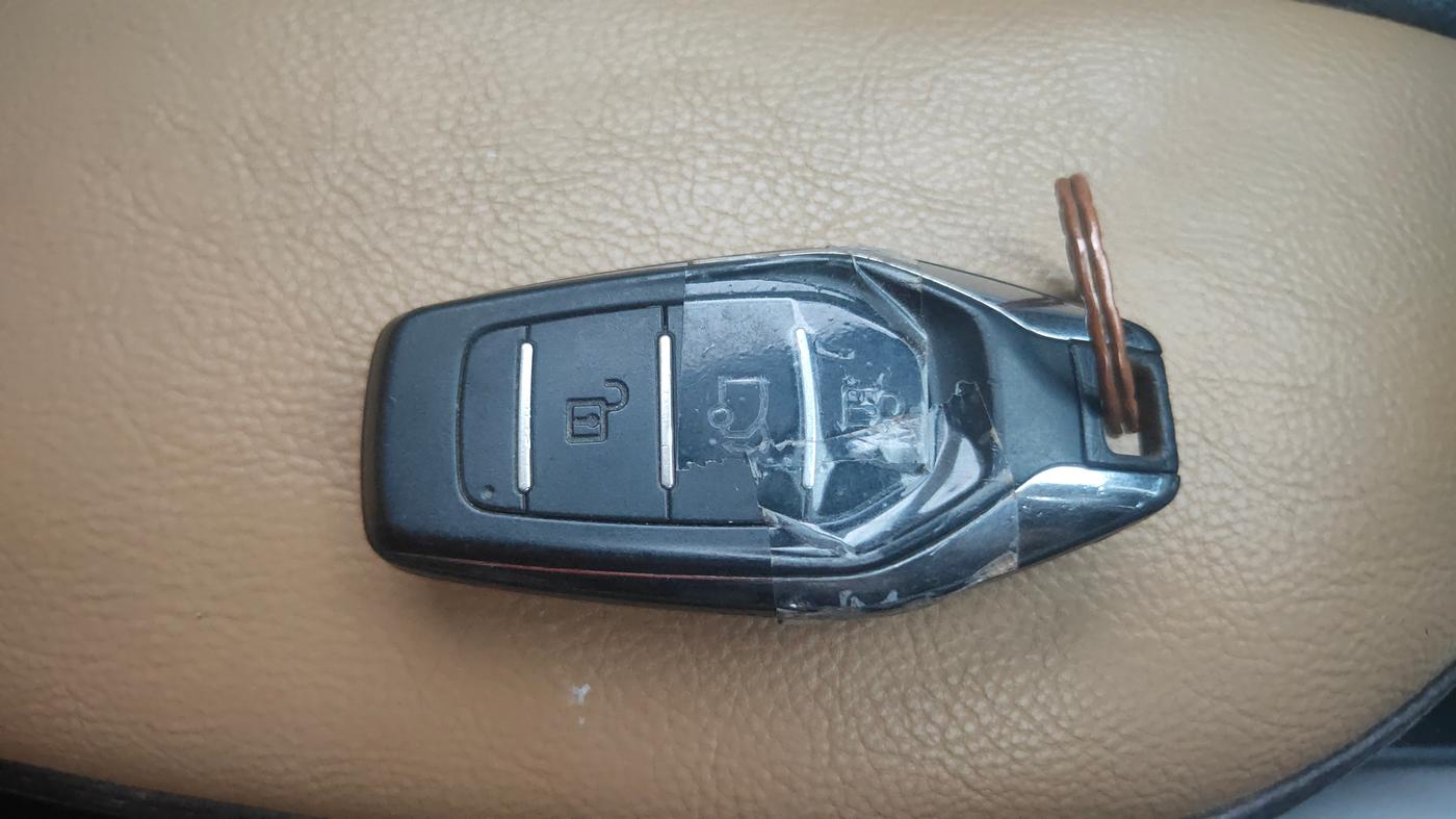 2021 Mahindra XUV500 W9, Diesel, Manual, 77,116 km, Key Close Up