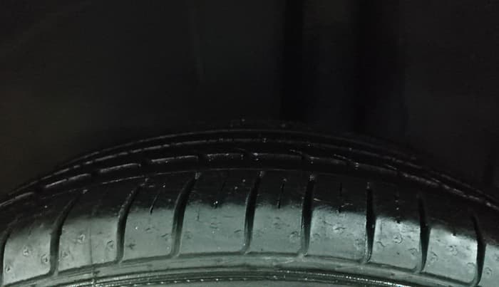 2016 Maruti Ciaz ZXI+, Petrol, Manual, 29,751 km, Left Rear Tyre Tread