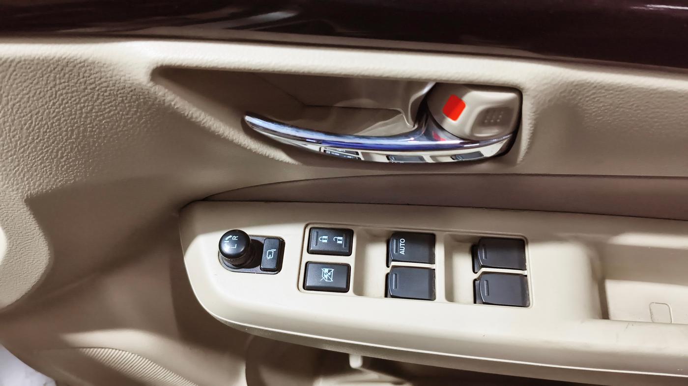 2016 Maruti Ciaz ZXI+, Petrol, Manual, 29,751 km, Driver Side Door Panels Control