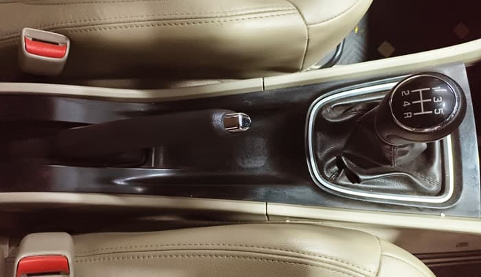 2016 Maruti Ciaz ZXI+, Petrol, Manual, 29,751 km, Gear Lever