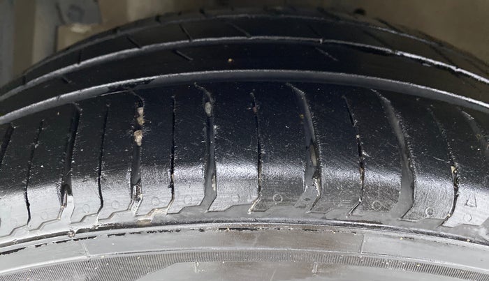 2018 Maruti Ertiga ZDI PLUS SHVS, Diesel, Manual, 1,09,112 km, Left Front Tyre Tread