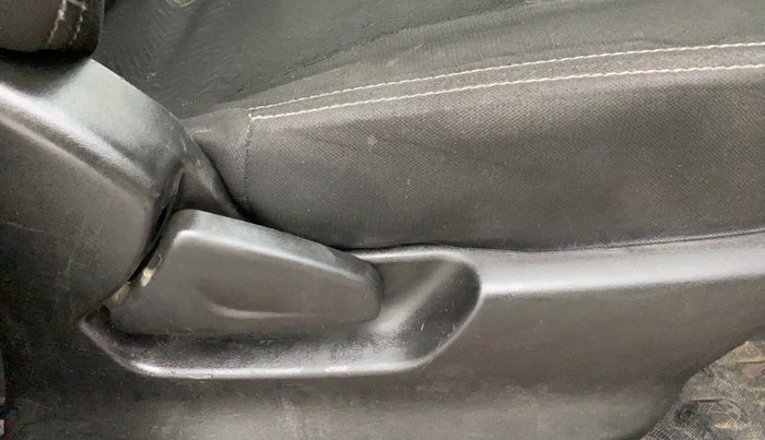 2017 Datsun Redi Go T (O), Petrol, Manual, 26,603 km, Driver Side Adjustment Panel