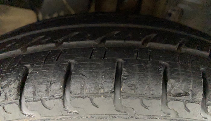 2017 Datsun Redi Go T (O), Petrol, Manual, 26,603 km, Right Front Tyre Tread
