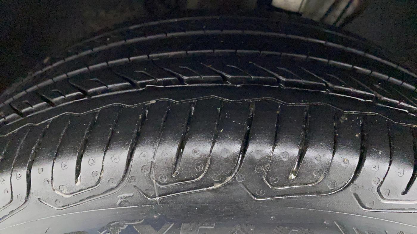 2022 Volkswagen VIRTUS TOPLINE TSI 1.0 MT, Petrol, Manual, 14,585 km, Left Front Tyre Tread
