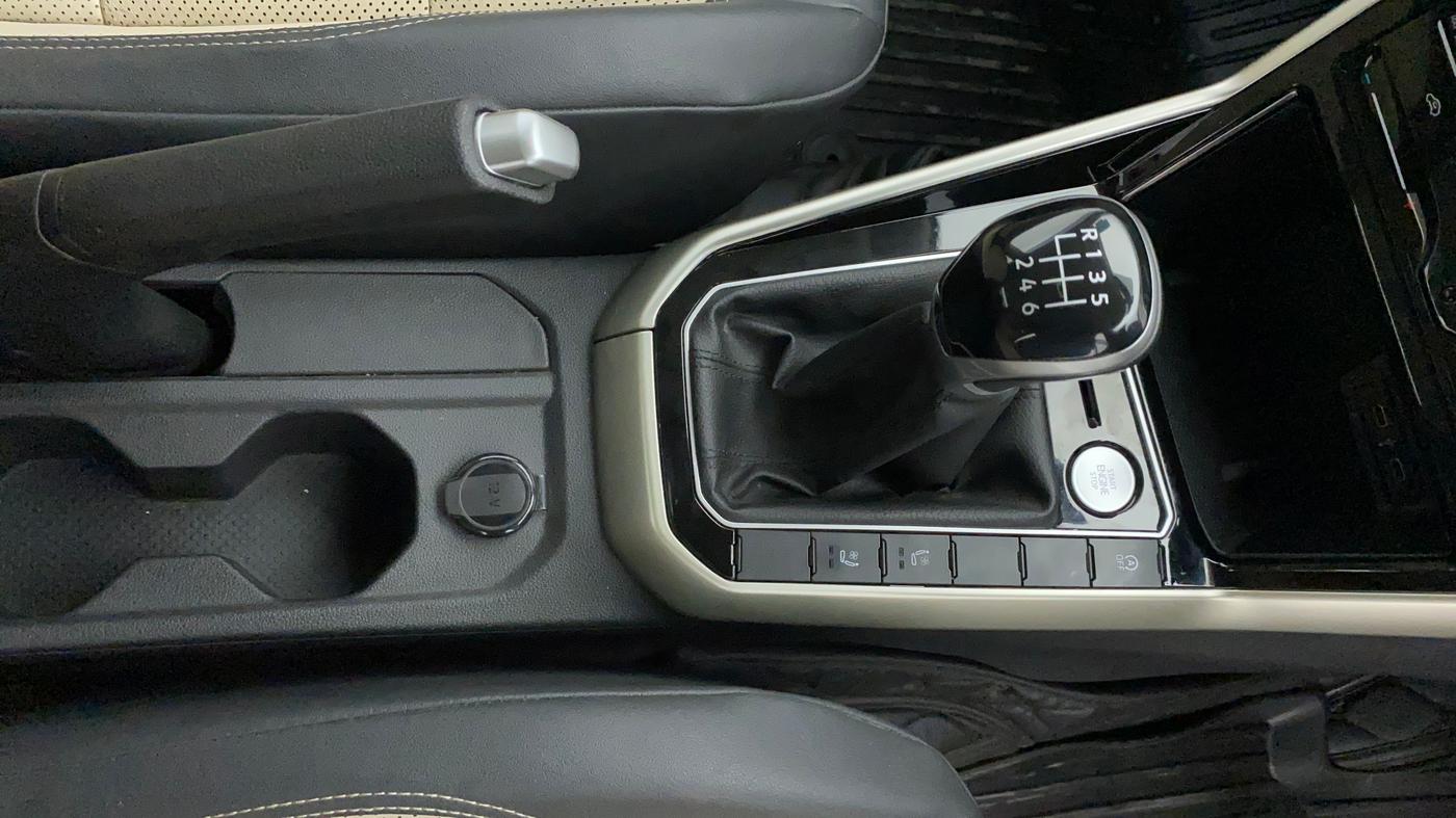 2022 Volkswagen VIRTUS TOPLINE TSI 1.0 MT, Petrol, Manual, 14,585 km, Gear Lever