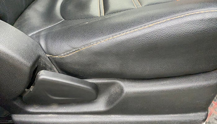 2018 Renault Kwid RXT 0.8, Petrol, Manual, 28,639 km, Driver Side Adjustment Panel