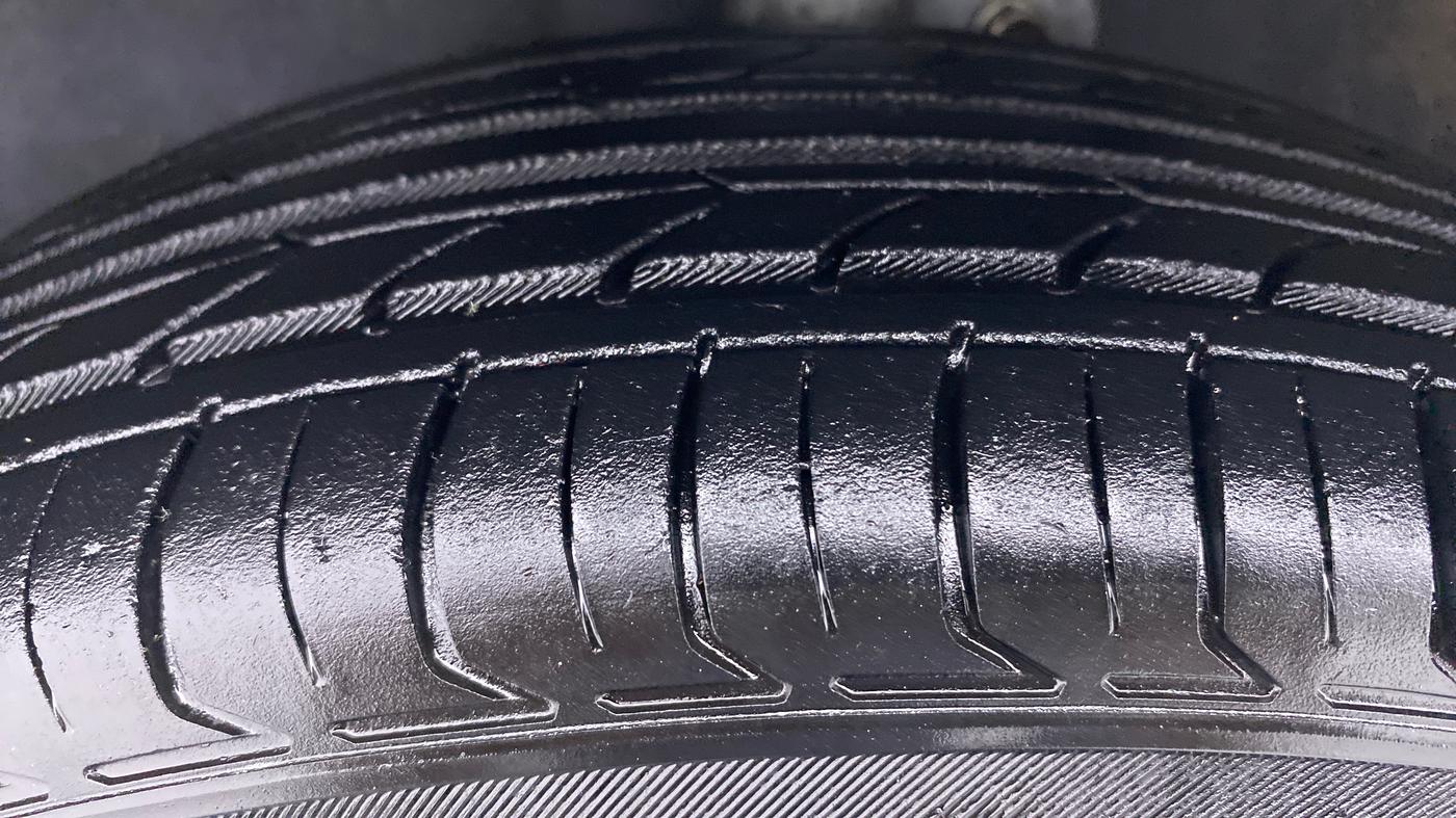 2012 Maruti A Star VXI ABS AT, Petrol, Automatic, 98,711 km, Left Front Tyre Tread
